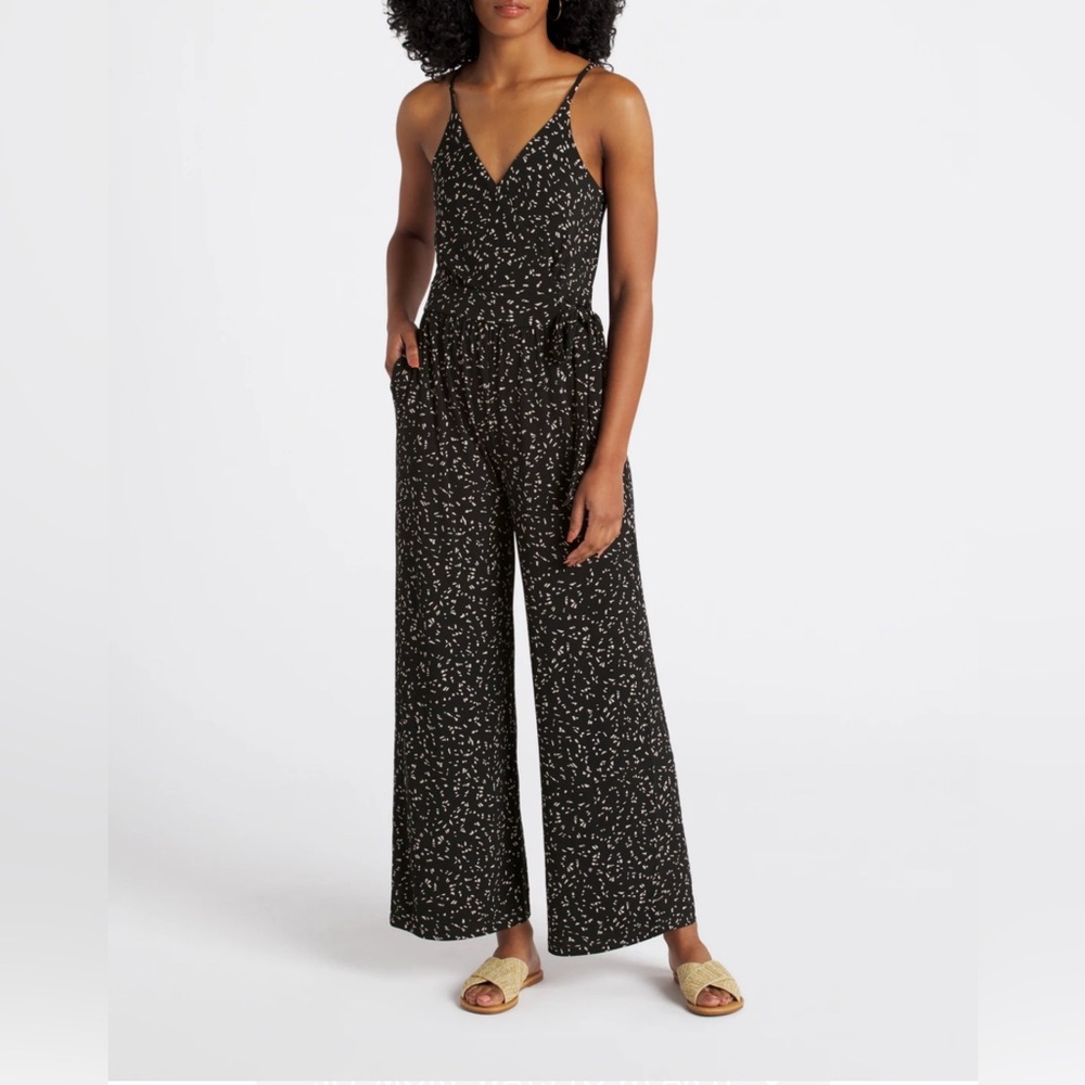 New! Never worn. Kayleigh Rochelle Knit jumpsuit. Size small.